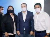 Prefeito Júlio Cezar e secretária Renilda Pereira assinam termo de adesão 2021 do Programa Escola 10