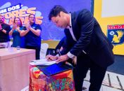 Prefeito Rodrigo Cunha empossa gestores escolares e sanciona jornada de 30 horas para professores