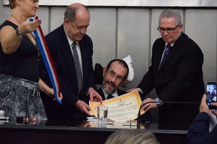 Carlos Miranda recebe comenda