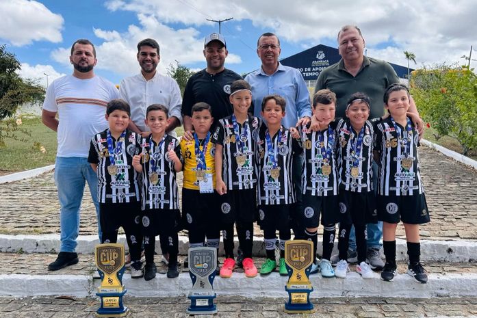Secretário de Esporte recebe equipe campeã do ASA Sub 8 no Maceió Cup Fut7