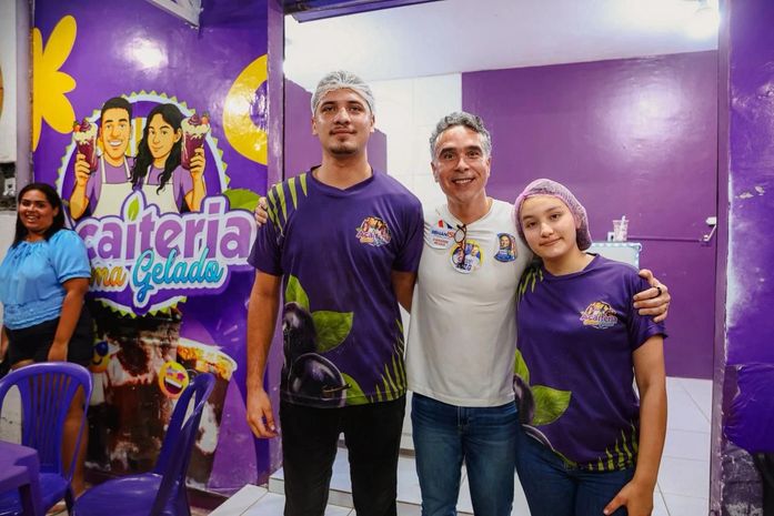 Durante caminhada em Maceió, Rafael Brito conhece casal que transformou incentivo estudantil em negócio próprio
