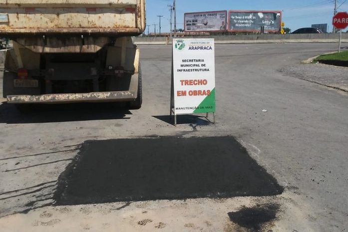 Bairros de Arapiraca recebem serviços de pavimentação e calçamento