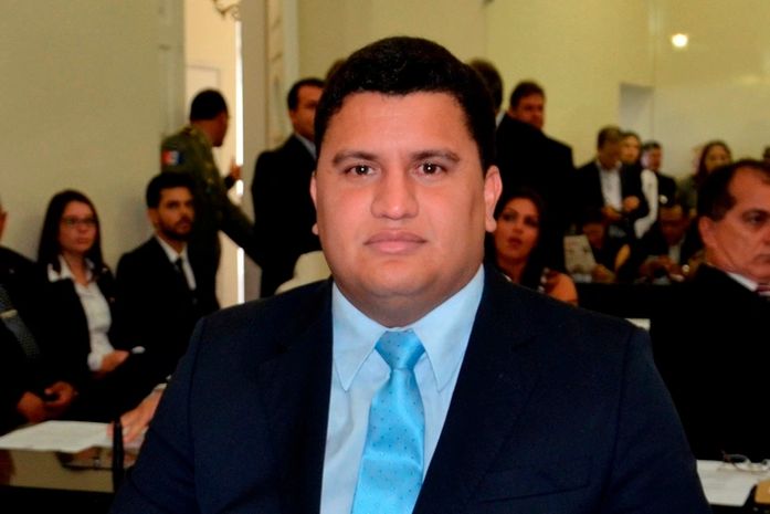 Reeleito, Marquinhos Madeira toma posse na Assembleia Legislativa