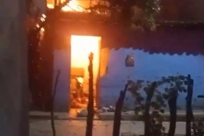 Mulher é assassinada a facadas em Penedo e familiares ateiam fogo na casa da suspeita