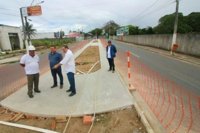 Canteiro central da Avenida Ceci Cunha ganha revitalização em Arapiraca