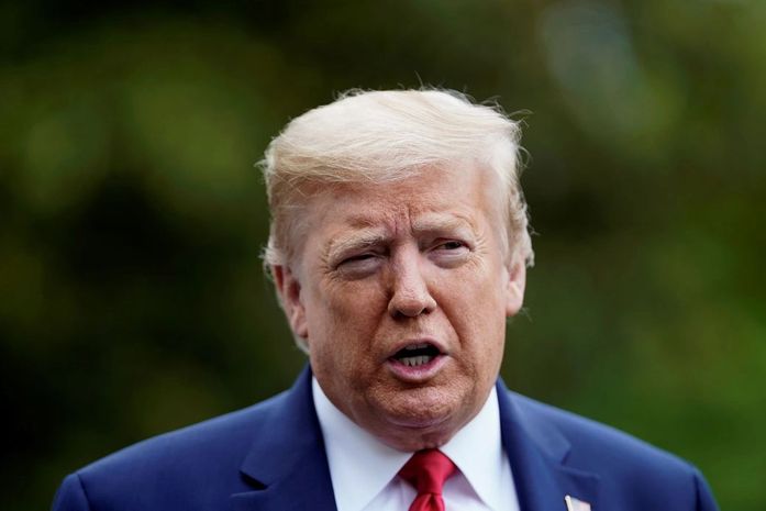 Trump assina decreto que limita proteção a redes sociais