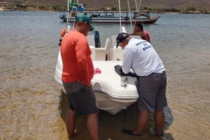 Sete embarcações são notificadas por irregularidades e infrações navais após fiscalização