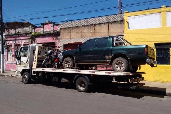 Veículos foram apreendidos durante operação