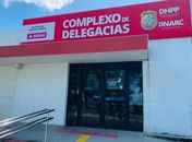 Vizinhos são indiciados por matar mulher para roubar sua casa; suspeitos estão foragidos