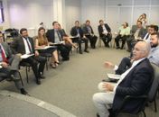 Teófilo se reúne com representantes da Caixa avalia projetos e anuncia  obras para o município