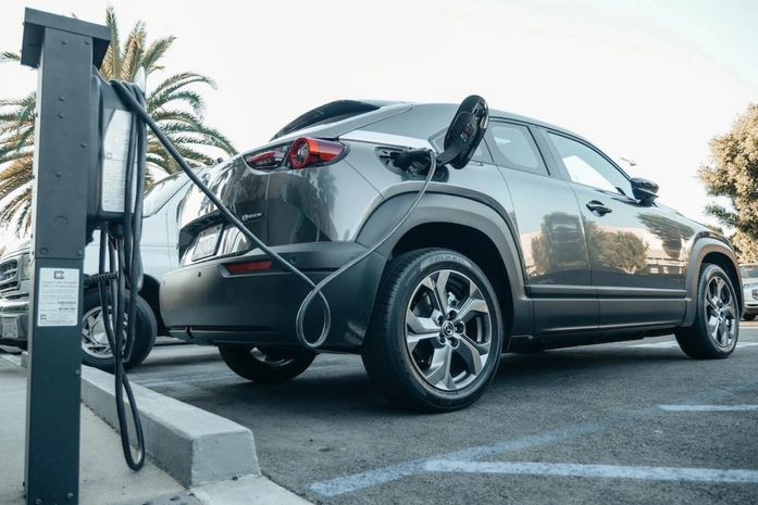 Isenção de IPVA para carros híbridos e elétricos em 2024; saiba como o benefício funciona