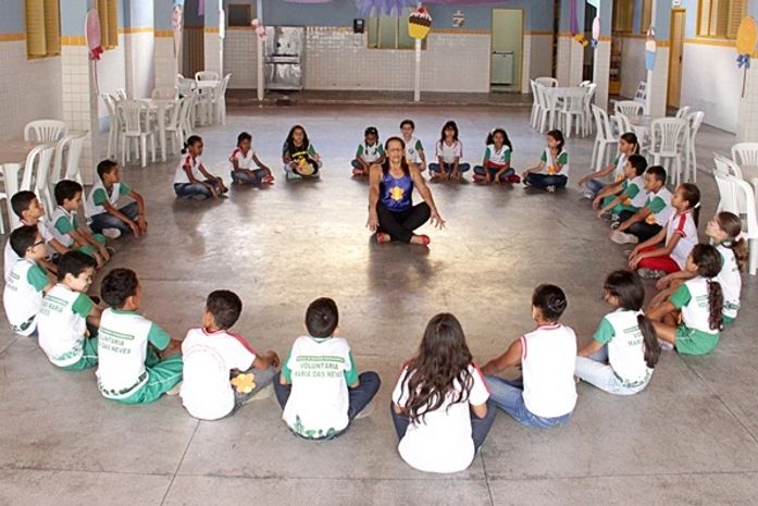 Consciência plena com quietude e atenção: olhos fechados para uma mente aberta