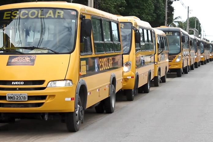 Universitários voltam a dispor de transporte escolar da Prefeitura de Rio Largo