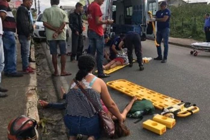 Criança e jovem foram atropeladas por caminhão quando andavam de bicicleta no Agreste.