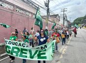 Trabalhadores da educação estadual realizam protesto e cobram avanço nas negociações com o Governo