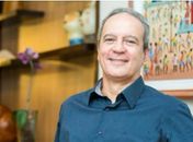 Economista explica alta no preço dos combustíveis e diz que "tendência é que o preço continue subindo"