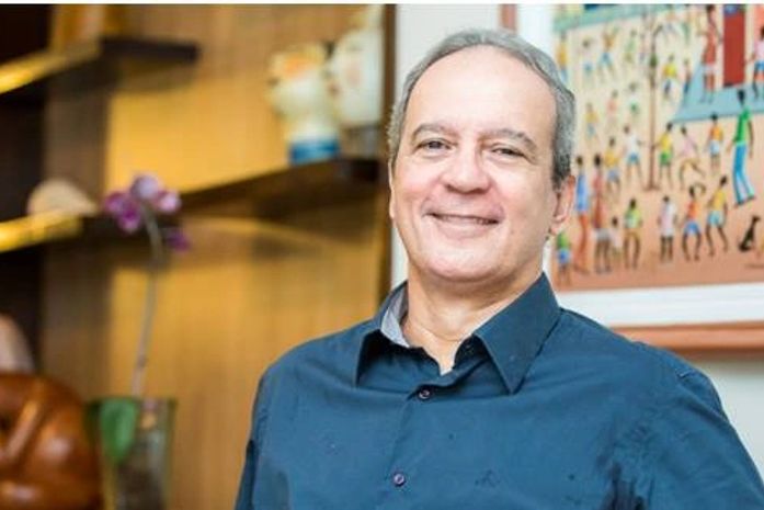 Economista explica alta no preço dos combustíveis e diz que "tendência é que o preço continue subindo"