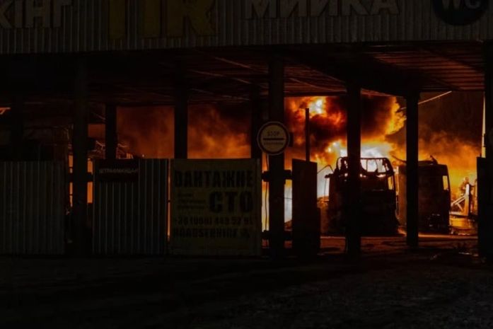 Ucrânia reporta o maior ataque aéreo russo do ano em meio às negociações trilaterais