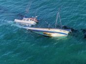 Marinha instaura inquérito e atua para conter mancha de óleo após naufrágio em Japaratinga