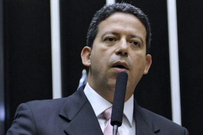 Deputado Arthur Lira foi um dos que votou a favor da criação do fundo