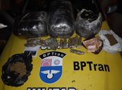 Com os suspeitos foram apreendidos 12,634 kg de maconha