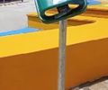 Lixeira recém-instalada é furtada de praça no bairro Benedito Bentes, em Maceió