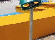 Lixeira recém-instalada é furtada de praça no bairro Benedito Bentes, em Maceió