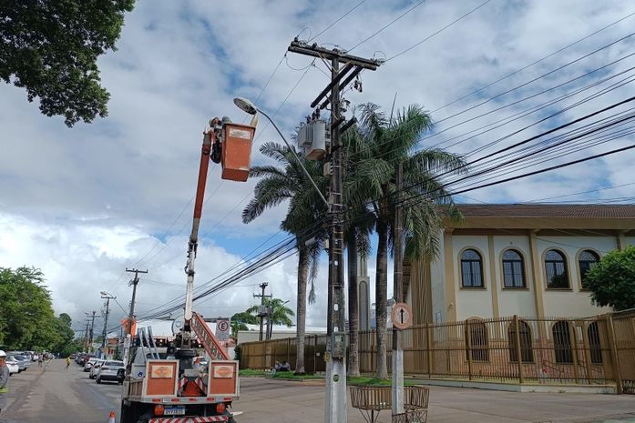 Avenida e Praça Santa Rita de Cássia, no Farol, recebem nova iluminação em LED