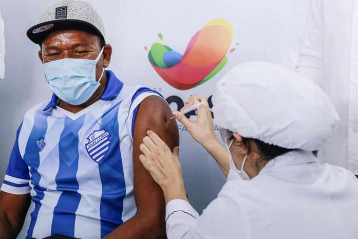 Com quase 100% dos idosos vacinados com 1ª dose, internações acima dos 60 anos por Covid caem 42% em AL