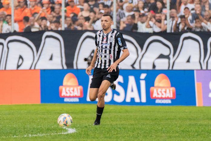 Diretoria do ASA anuncia renovação de contrato com o lateral Gabriel