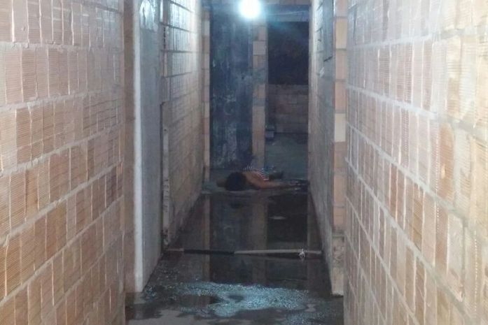 Corpo de mulher é encontrado em prédio abandonado na Pajuçara.