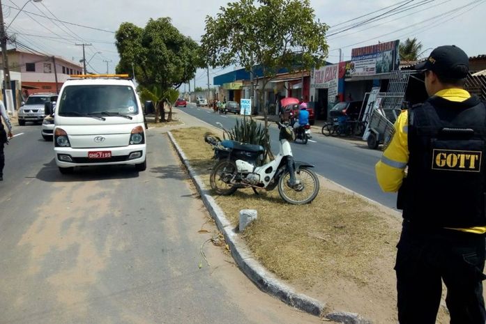 Fiscalização apreende veículos por estacionamento irregular