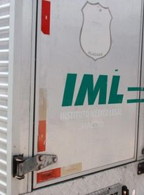 Veículo do Instituto Médico Legal (IML) de Maceió