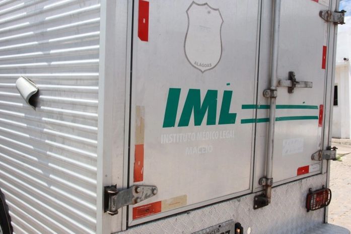 Veículo do Instituto Médico Legal (IML) de Maceió