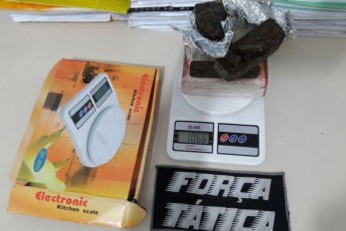 Mais de 10kg foram apreendidos durante apreensão no bairro Primavera, em Arapiraca.