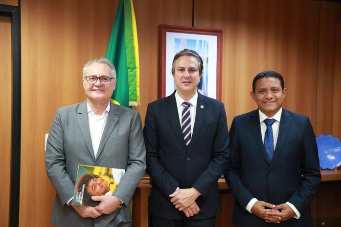 Em audiência com senador Renan e ministro Camilo Santana prefeito quer transformar Palmeira em Polo de Educação Superior