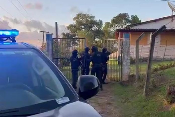 PF cumpre mandados em AL e mira esquema de tráfico interestadual que movimentou R$ 22 milhões