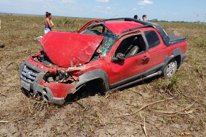 Sem cinto de segurança, casal morre ao ser arremessado de veículo durante acidente