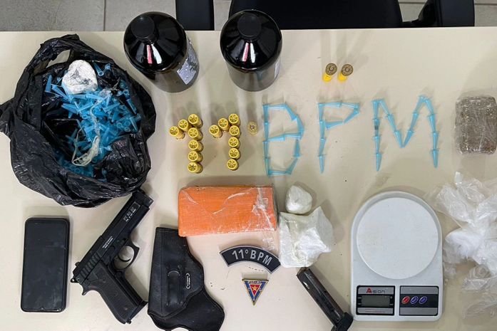 Homem é preso e drogas e simulacro de arma são apreendidos em ação da PM em Igreja Nova