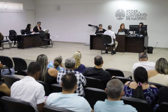 ‘O que fizeram com meu pai foi covardia’, diz filho de corretor em júri de ex-prefeito por homicídio