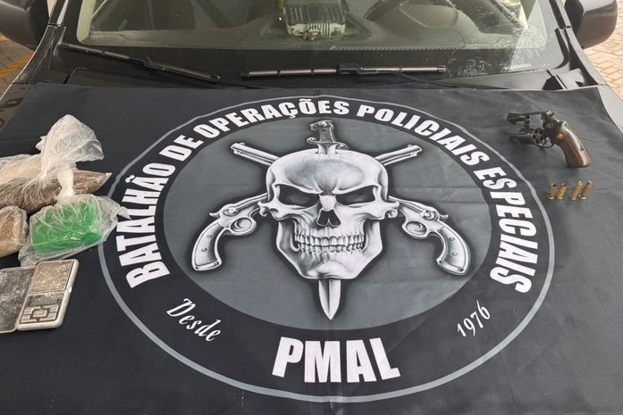 Líder do tráfico morre em confronto com a PM em Maceió; drogas e arma são apreendidas