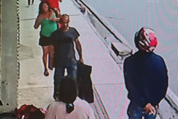 Casal furta caixa de som em loja do Centro de Arapiraca e proprietário oferece gratificação por informações da dupla