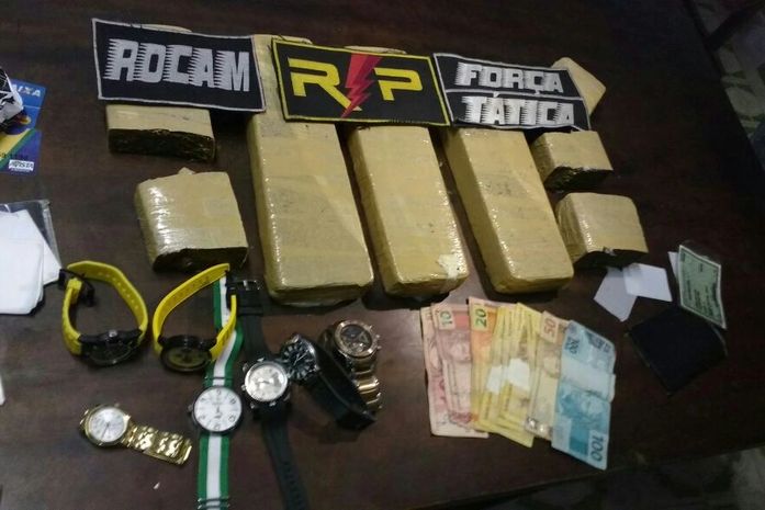 Material apreendido com a dupla