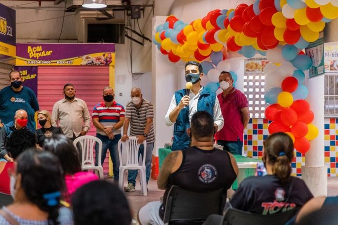 Prefeito JHC comemora com comerciantes nove anos do Shopping Popular