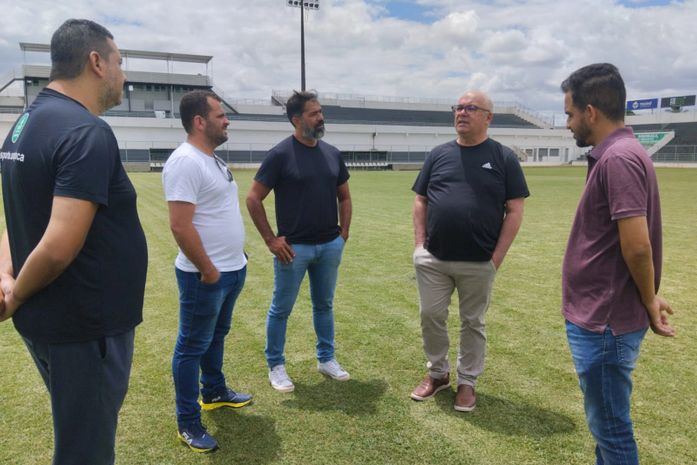 Em visita ao Fumeirão, secretário de Esporte destaca novas melhorias no Estádio Municipal de Arapiraca