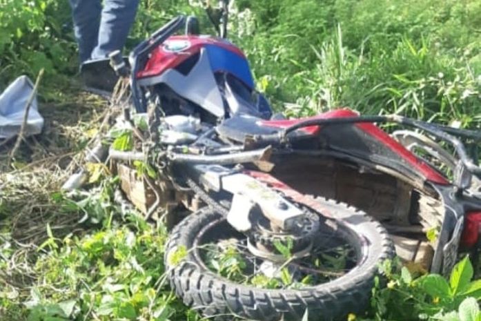 Dois jovens morrem ao colidir com carro que invadiu contramão na AL 220 em Arapiraca
