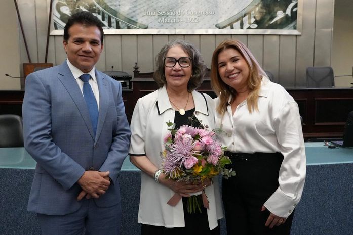 Ricardo Nezinho homenageia filantropa Mara Menezes com a Comenda Tavares Bastos