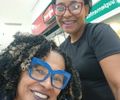  A senhora é muito linda!- disse a moça.
-Somos!- respondeu esta ativista, Arísia Barros
Ubuntu!

