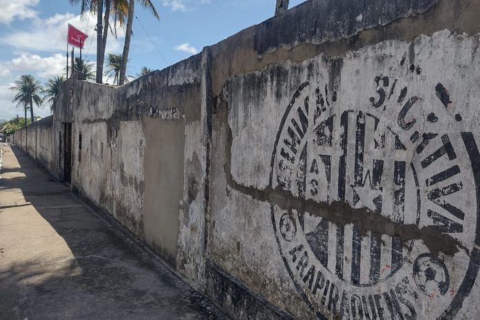 Integrantes de Movimento Via do Trabalho, ocupam antiga sede social do ASA em Arapiraca
