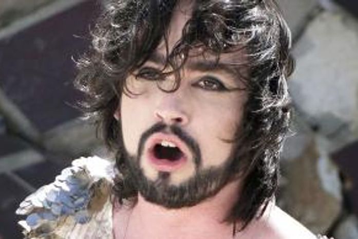 Johnny Hooker se apresenta em Maceió